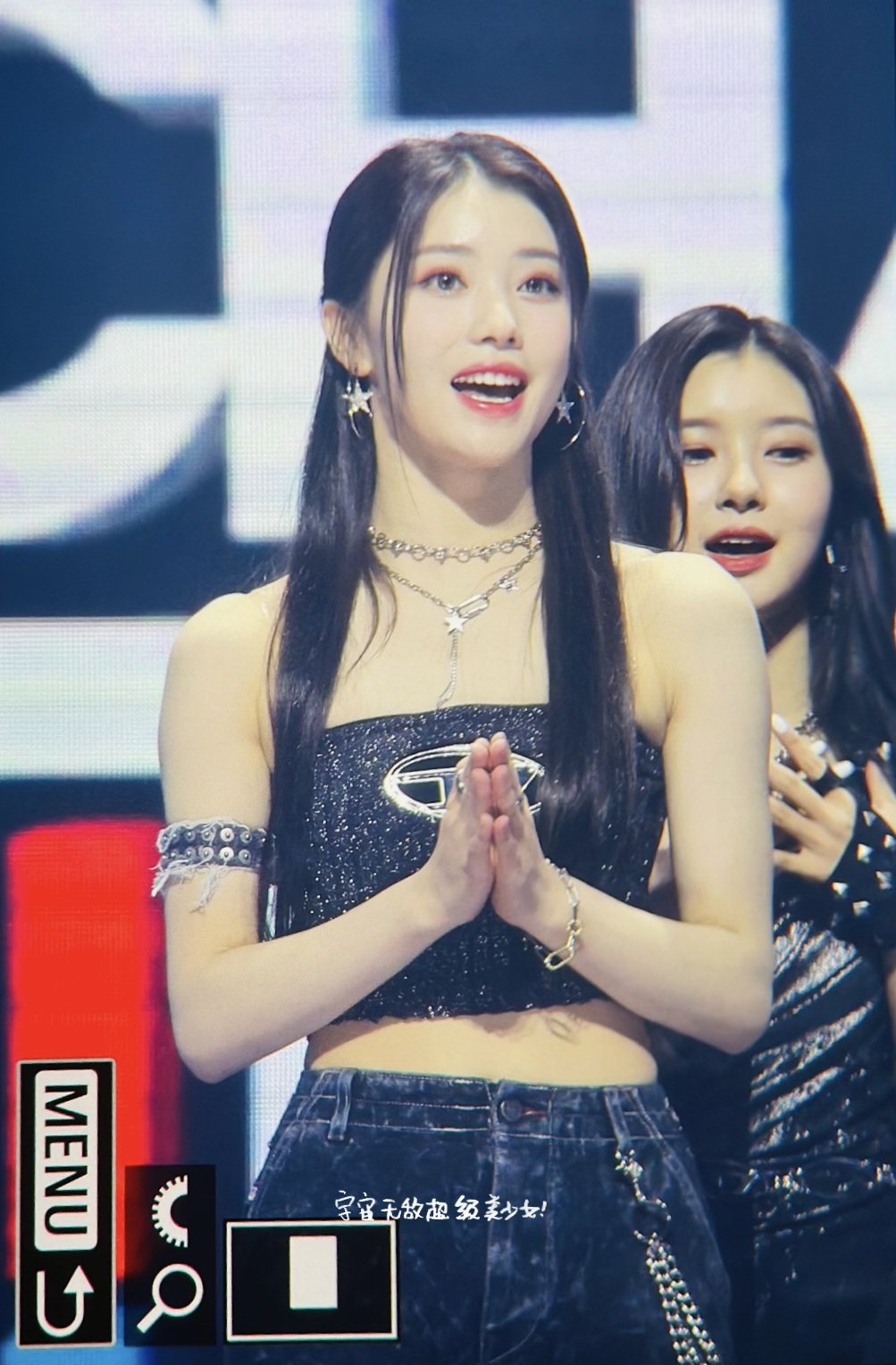 케플러 션샤오팅 wearing PB043B